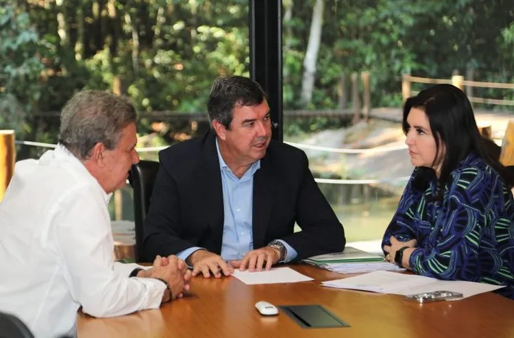 Riedel avisou secretário que Simone não sobe no palanque dele