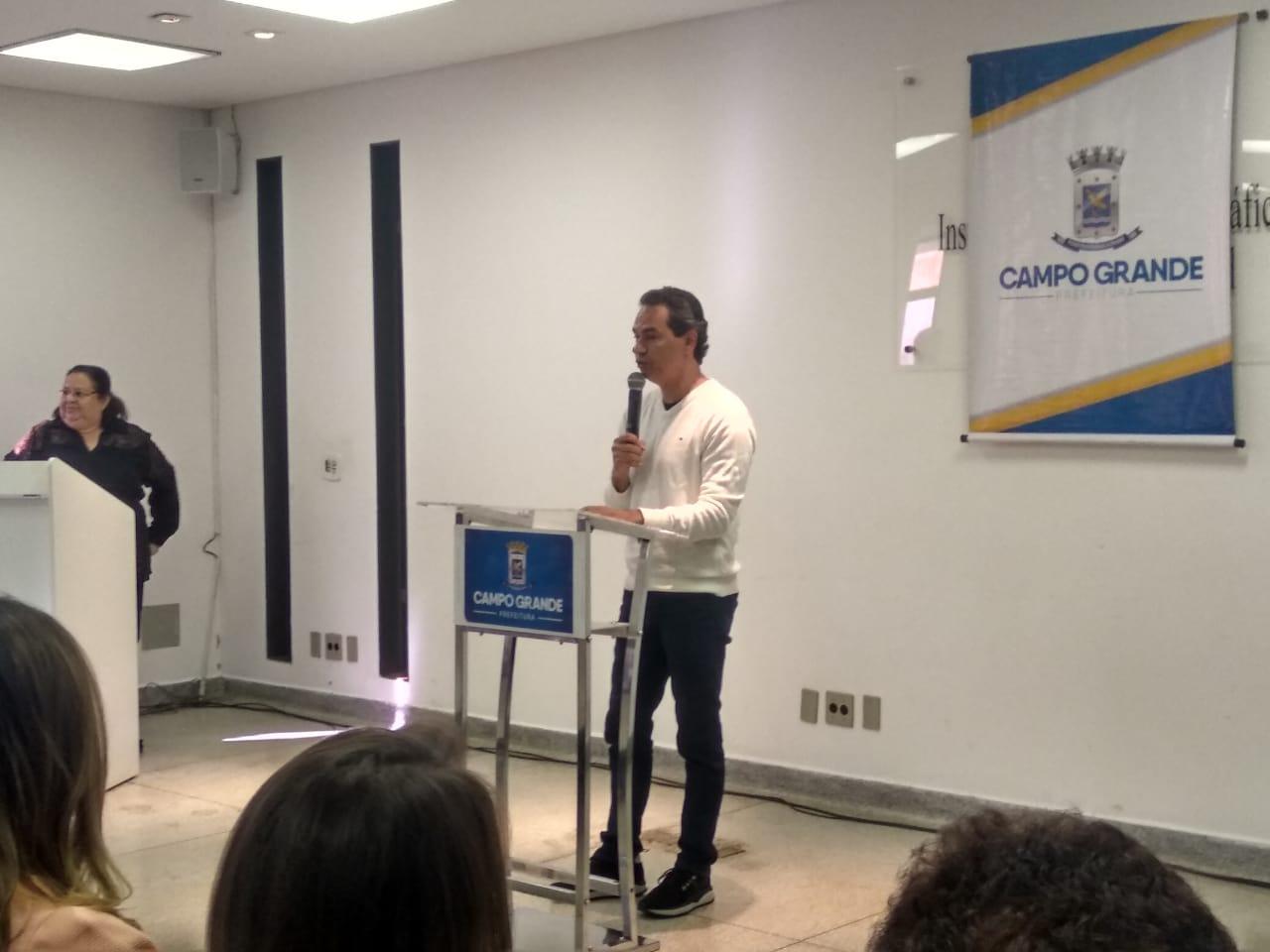 Trad critica falta de recursos da União para Capital