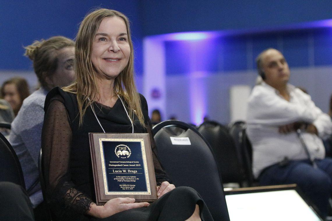 Neurocientista brasileira recebe prêmio internacional da INS