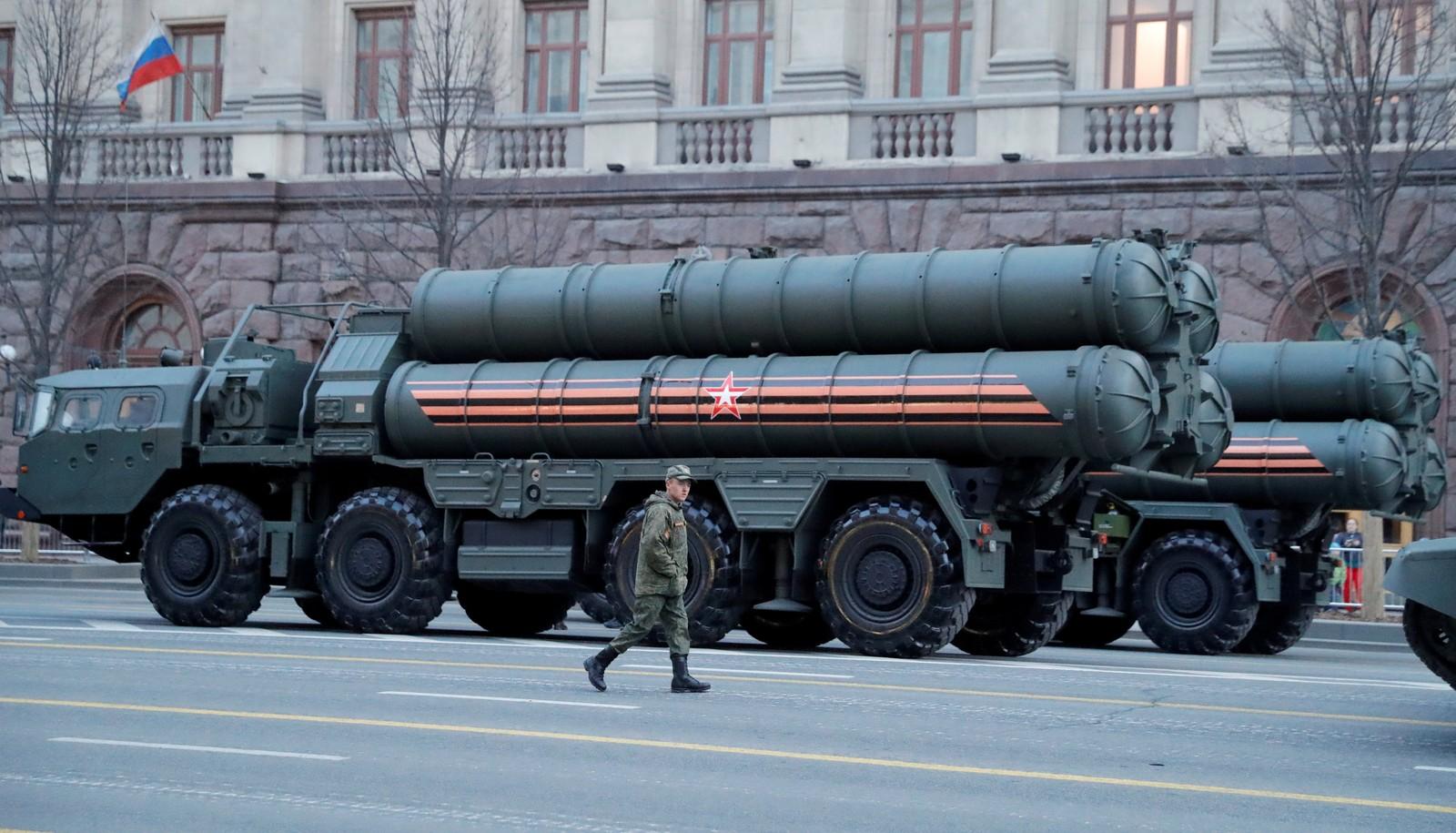 Turquia começa a receber mísseis da Rússia