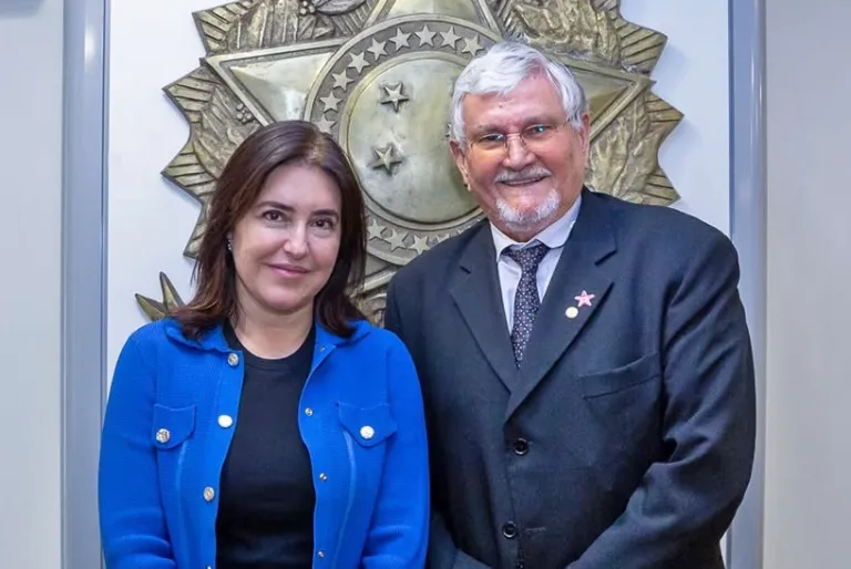 Alegando preconceito da elite, Zeca defende candidatura de Simone em São Paulo