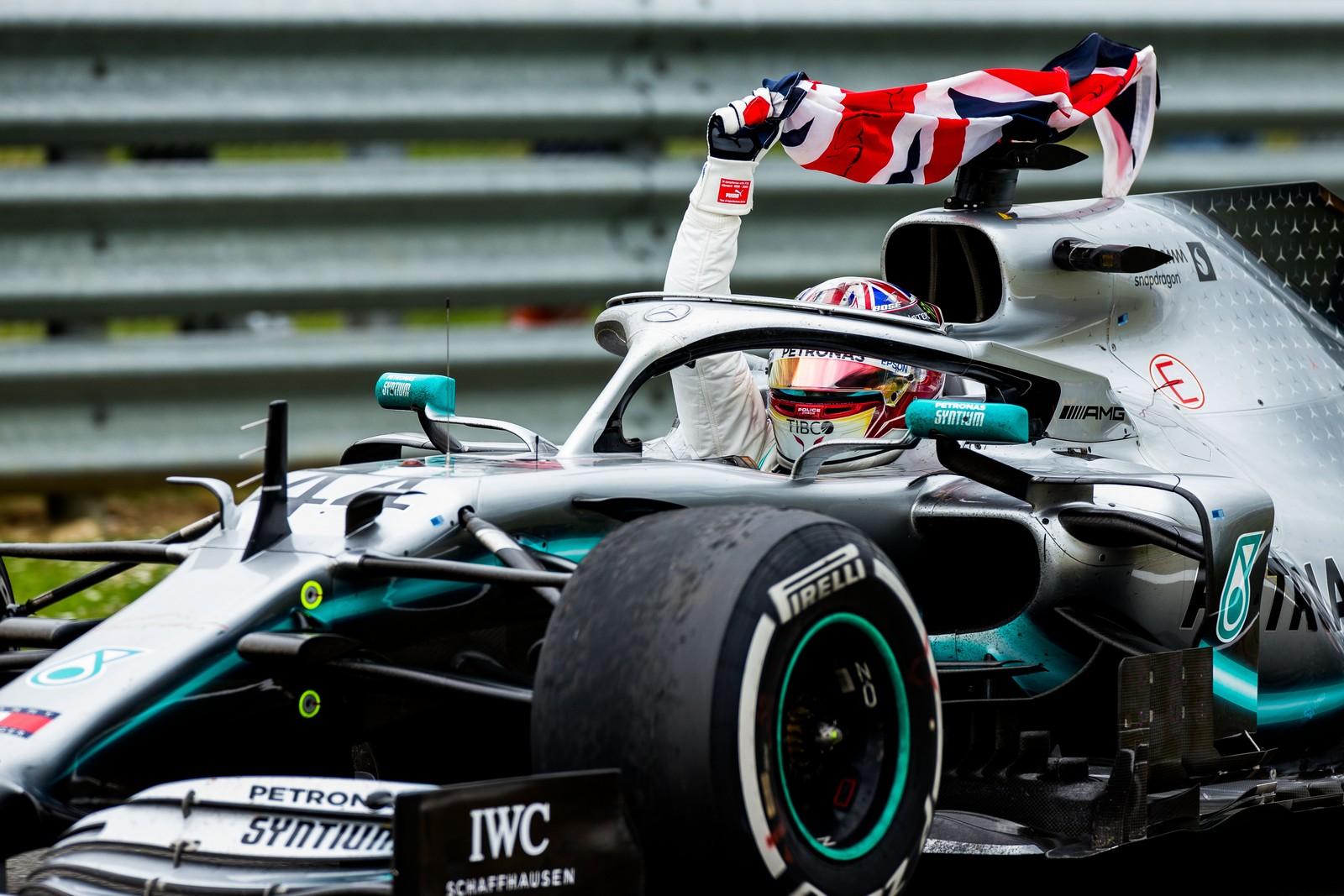 Hamilton vence Grande Prêmio da Inglaterra