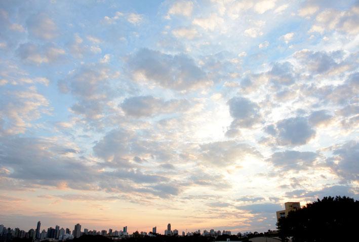 Quarta-feira com névoa seca e baixa umidade do ar em MS