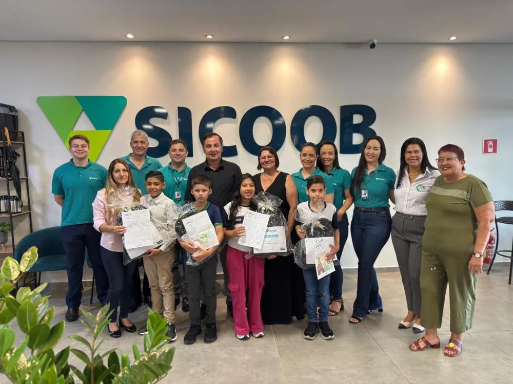 Alunos de Jardim brilham no Concurso Cultural 2025 do Sicoob Médio Oeste