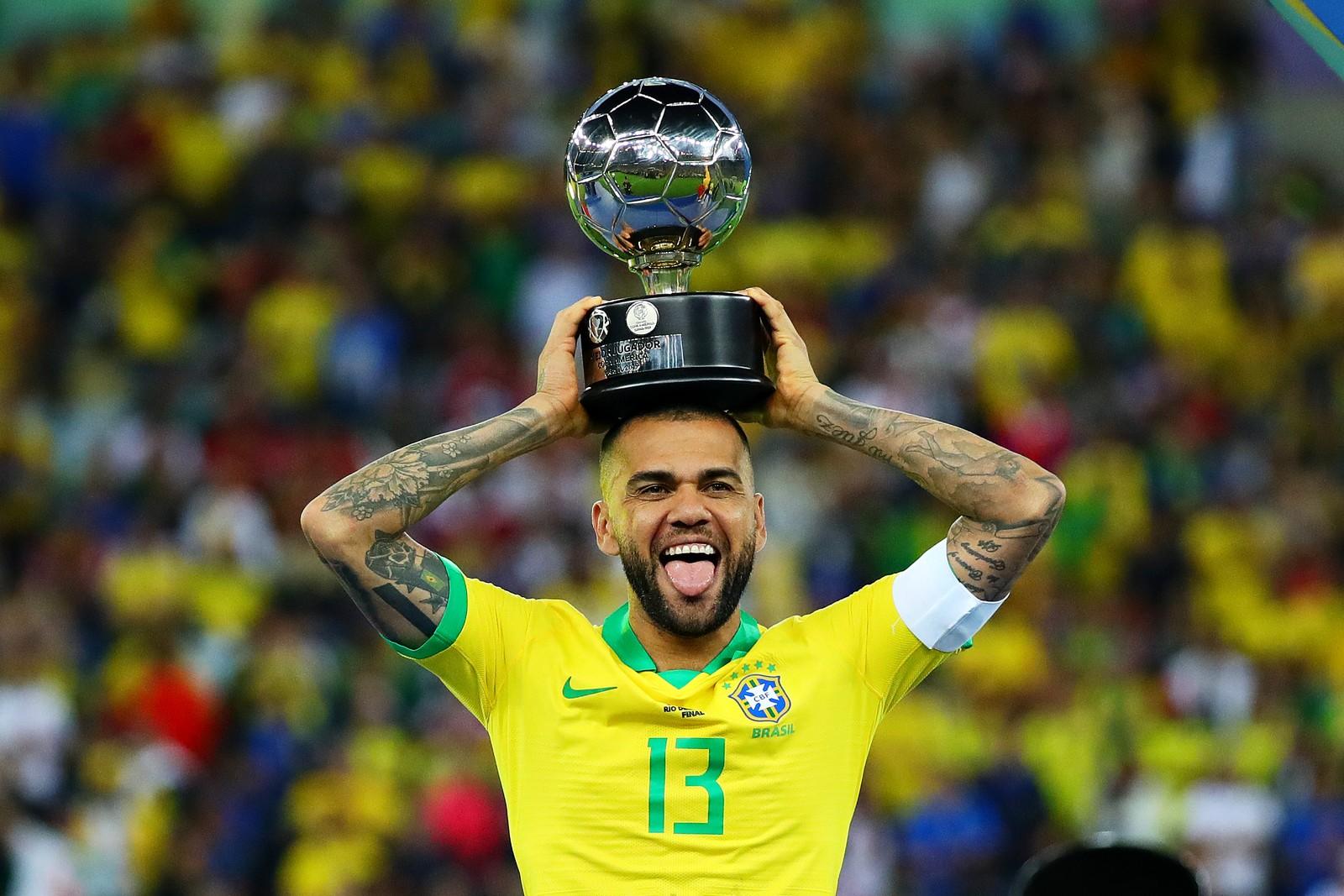 As promessas da torcida do São Paulo por Daniel Alves