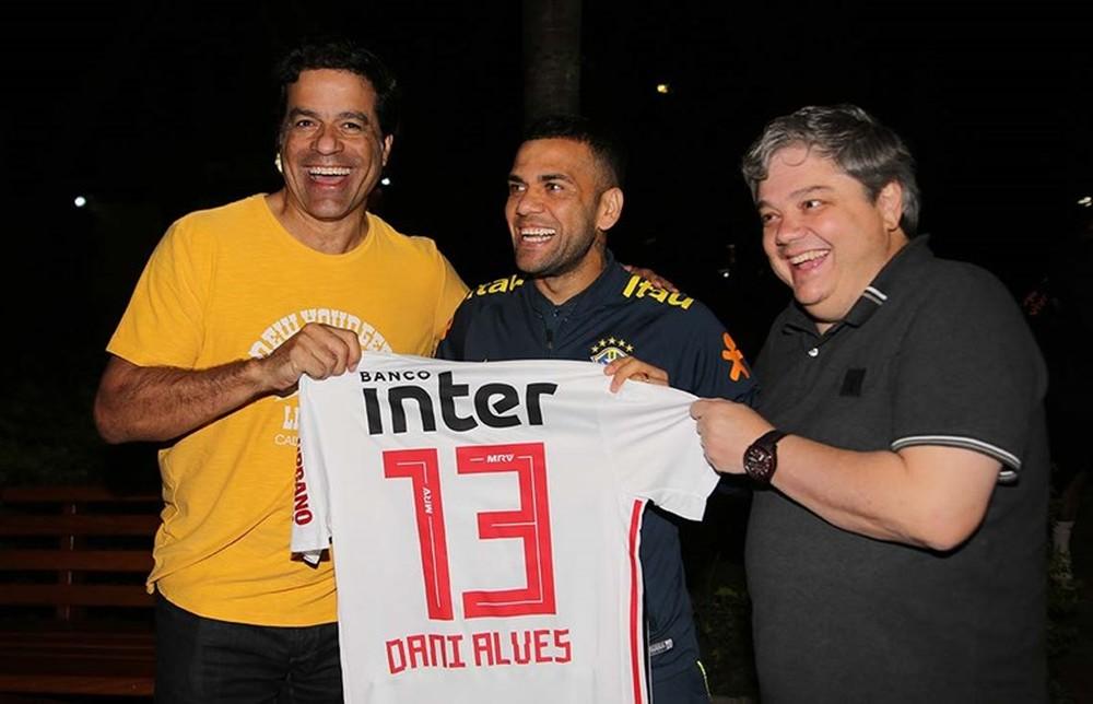 São Paulo fecha com Daniel Alves até 2022