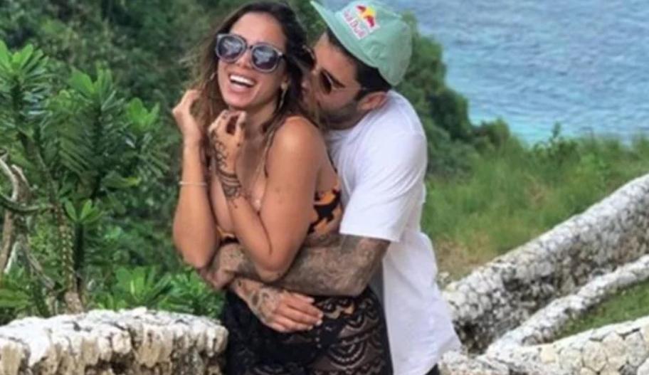 Anitta largou administração da carreira por causa de namorado
