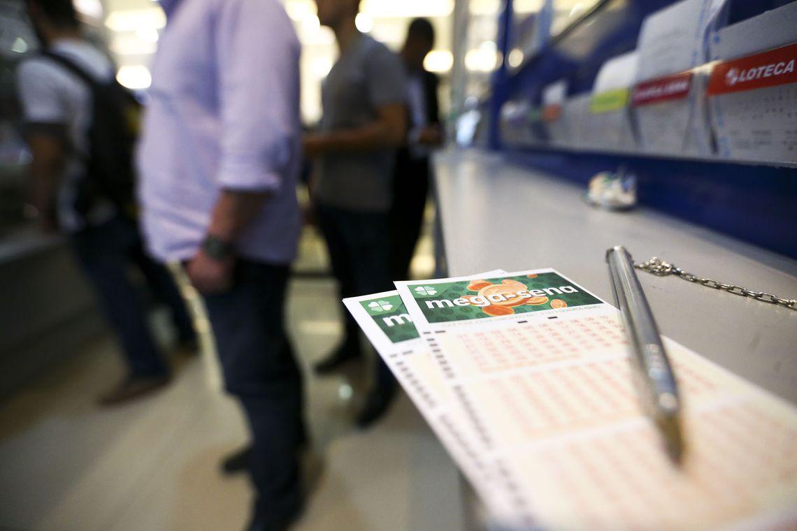 Mega-Sena pode pagar prêmio de R$ 32 milhões nesta terça