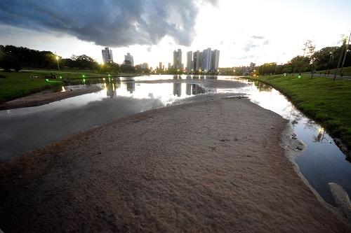 Desassoreamento no lago do Parque das Nações pode ficar pronto neste mês