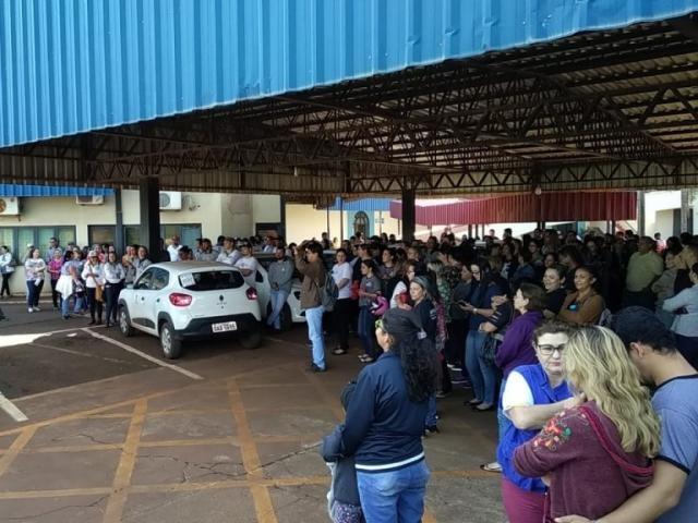 Prefeita de Dourados enfrenta protesto de servidores contra parcelamento de salário