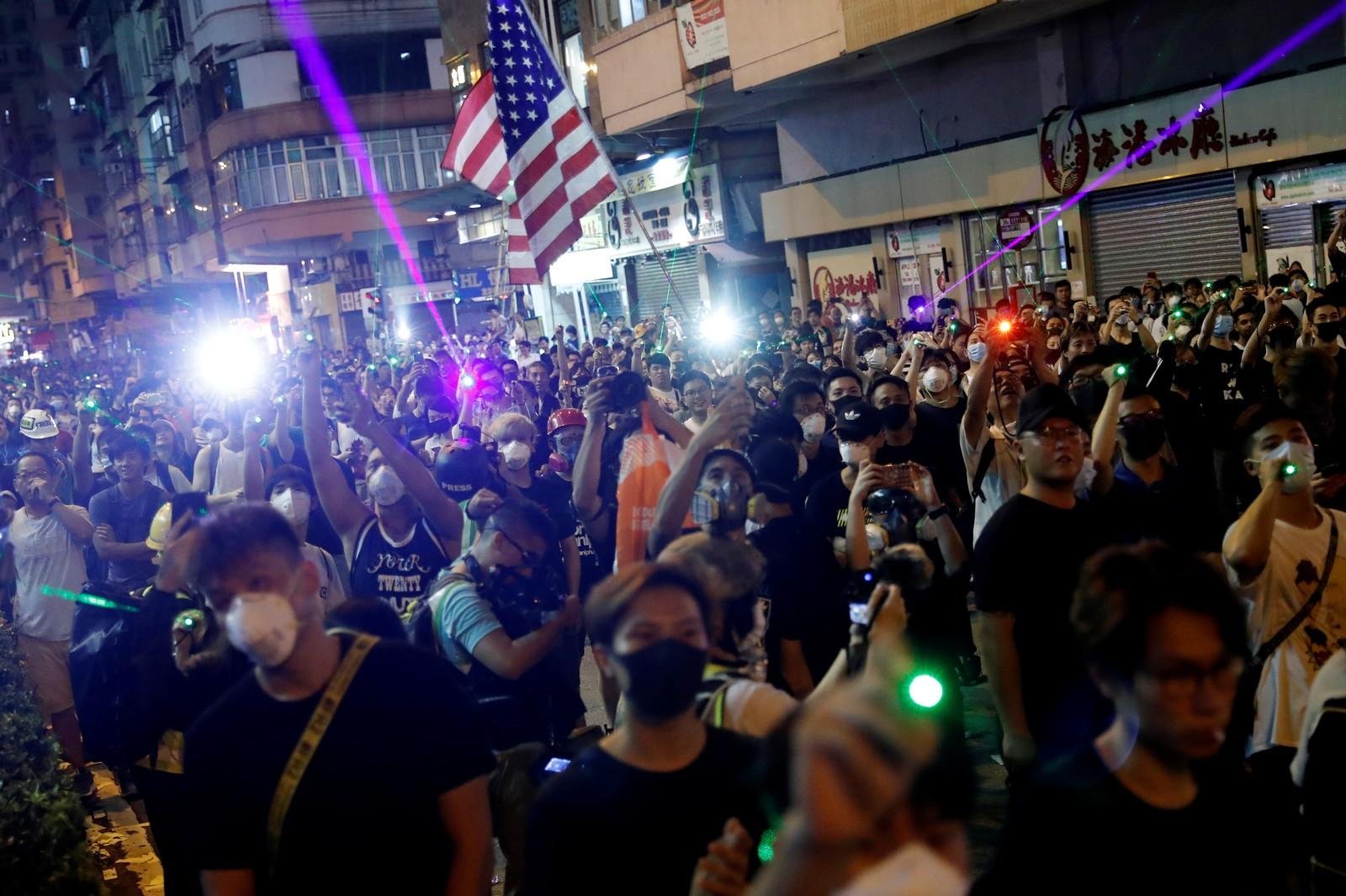 EUA estão 'preocupados' com relatos de movimentação militar da China ao longo da fronteira de Hong Kong