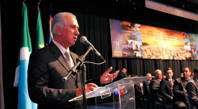 Reinaldo Azambuja recebe homenagem e destaca importância do Poder Legislativo