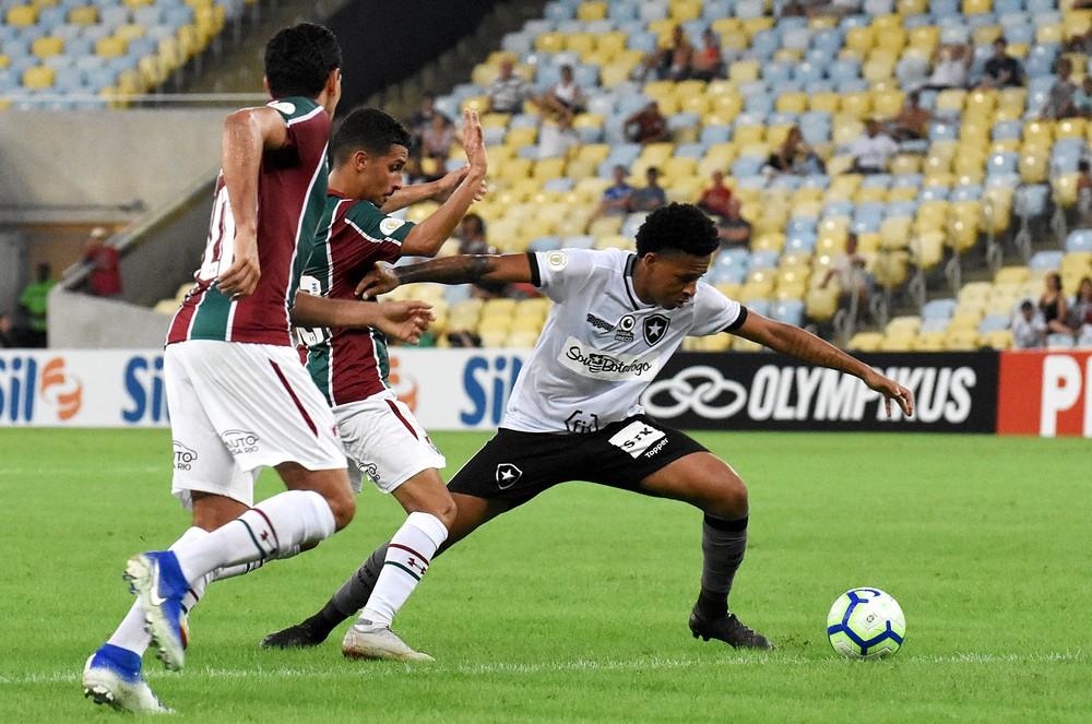 Botafogo é o time que mais usou jogadores formados na base no Brasileirão