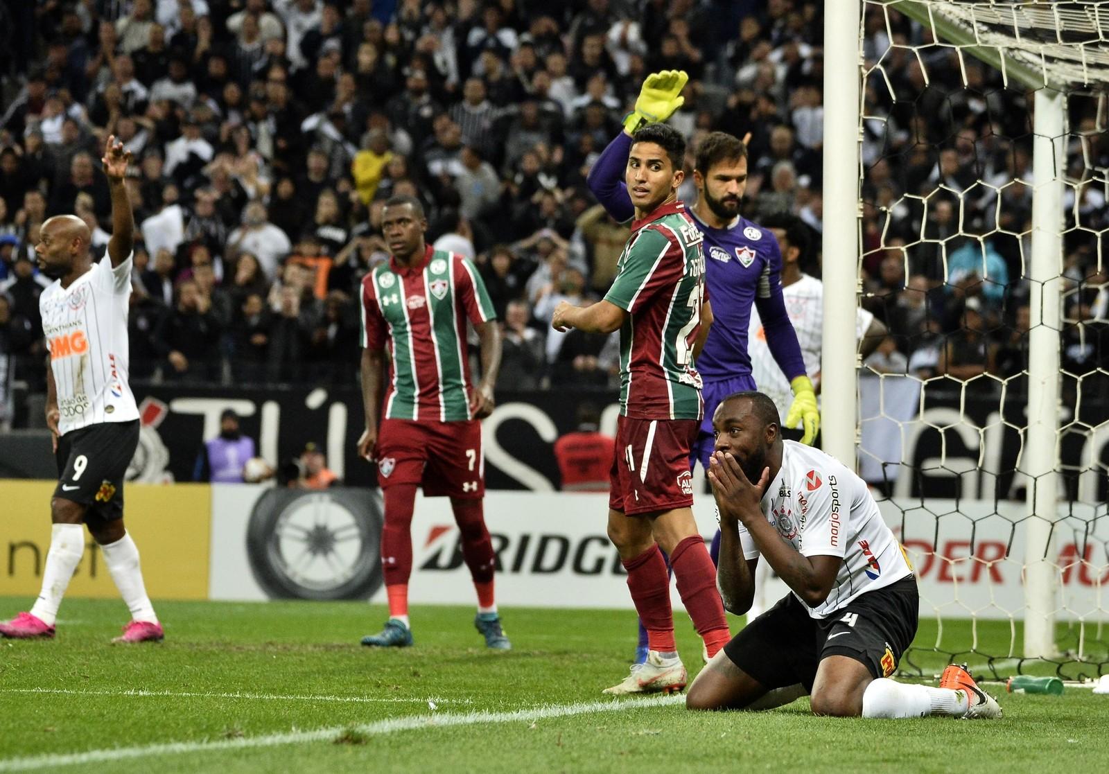 Análise: pragmático, Fluminense prioriza defesa para levar decisão para o Rio e enfim não é vazado