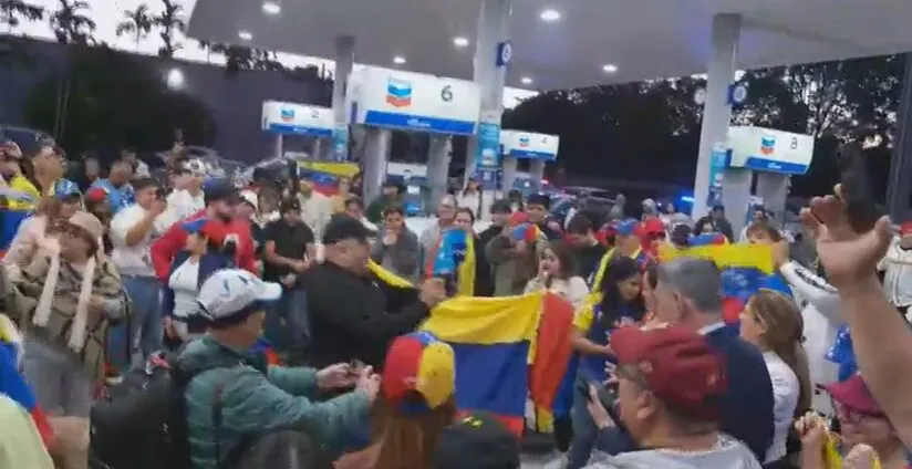 VÍDEO: Aos gritos, venezuelanos celebram captura de Nicolás Maduro por Donald Trump