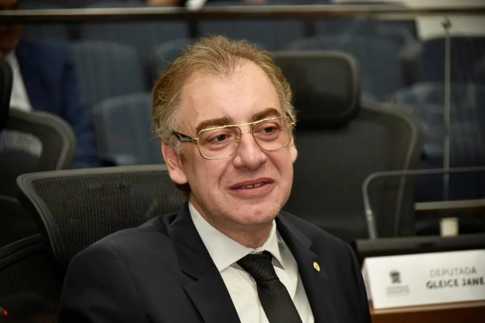 Neno usa cartão de assessor e deixa conta negativa ao trocar crédito por débito, diz Gaeco