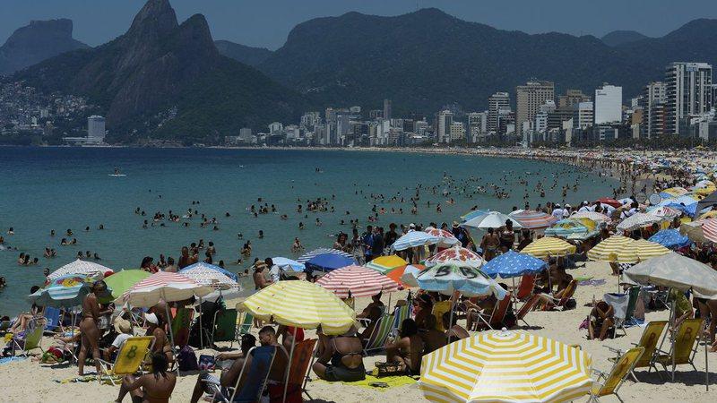 Covid-19: Rio de Janeiro flexibiliza restrições e libera praias nos dias úteis