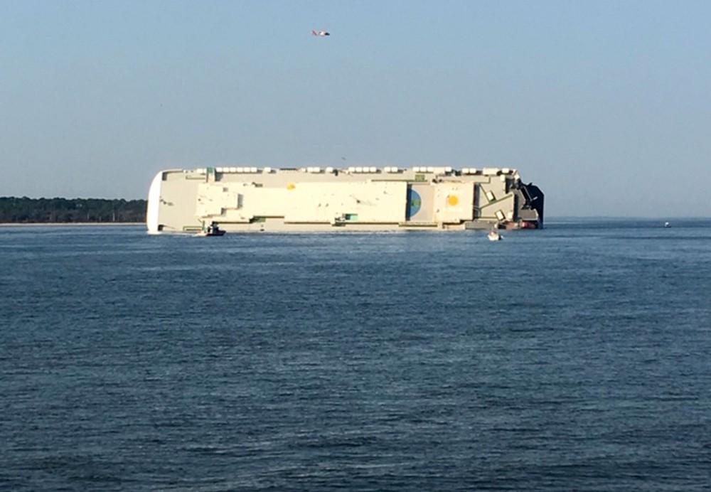 Acidente com navio cargueiro deixa 4 desaparecidos nos EUA