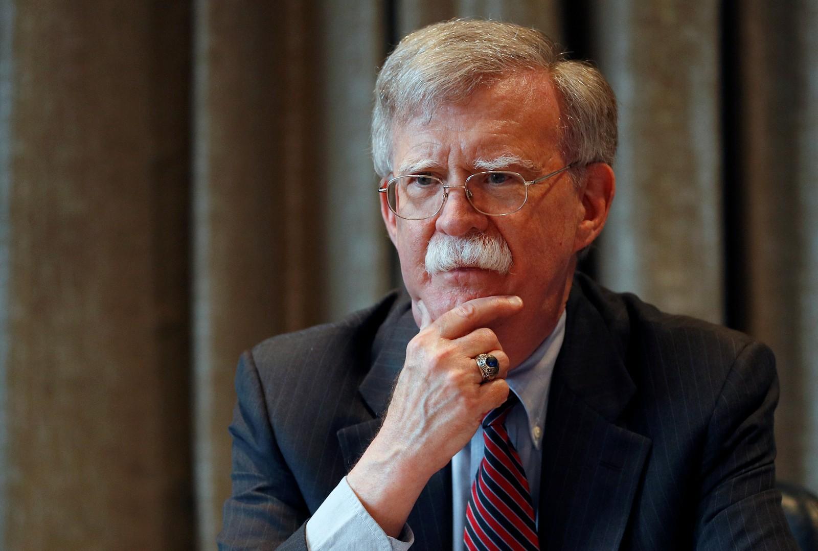 Trump demite John Bolton, conselheiro de segurança nacional