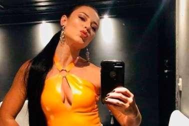 Paolla Oliveira usa truque inusitado para vestir as roupas de Vivi Guedes
