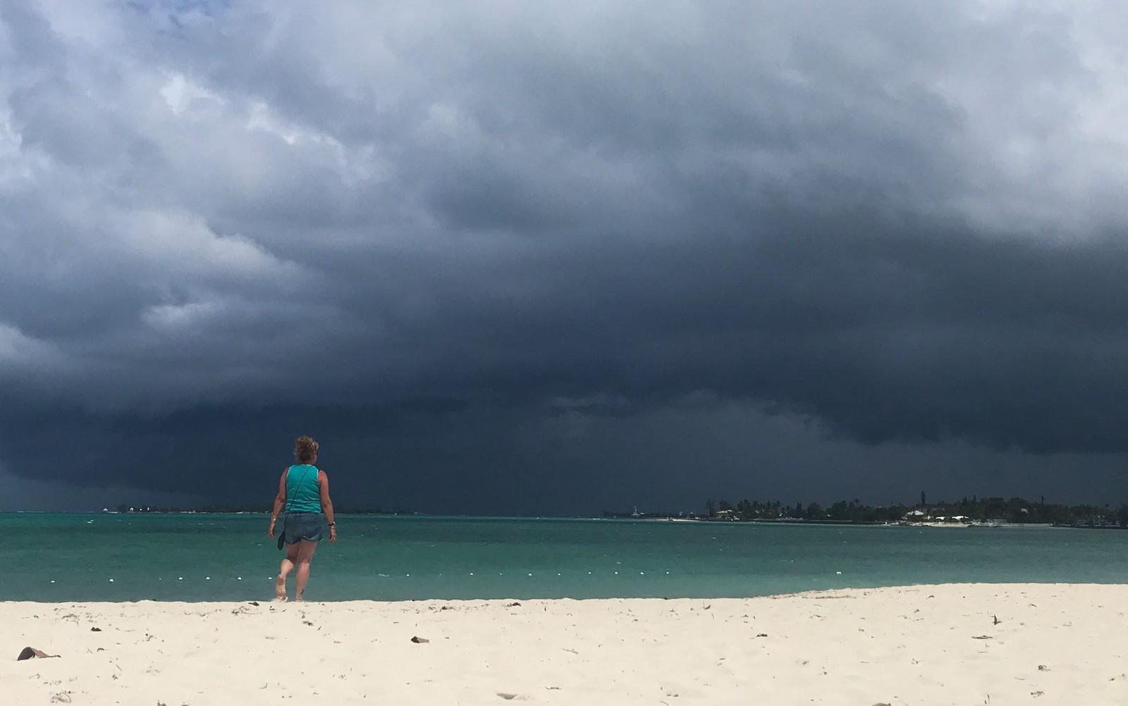 Após furacão devastador, nova tempestade chega às Bahamas