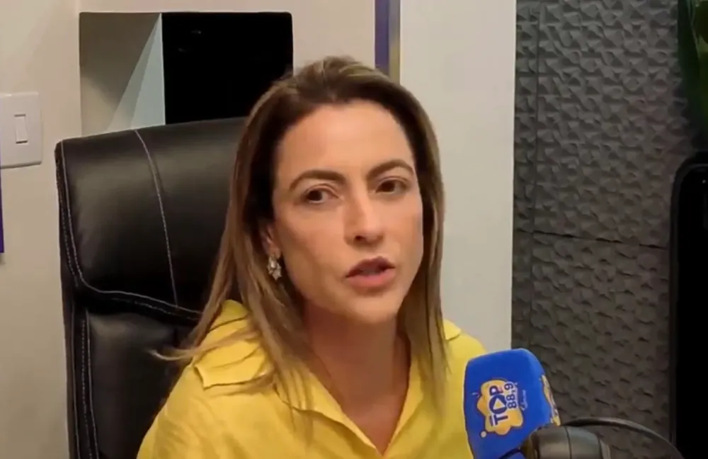 Soraya desafia Carlos Bolsonaro: ‘estou louca para pegar ele em um debate’
