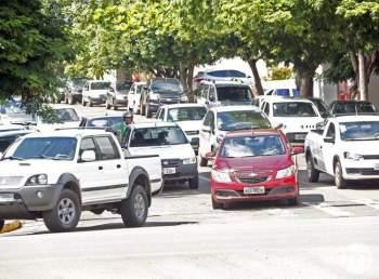 Licenciamento de veículos com placa final 9 vence nesta segunda-feira