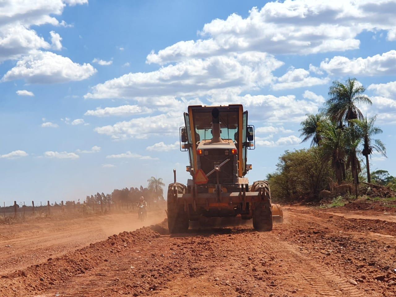 Governo do Estado recupera estrada que liga Antônio João a Cabeceira do Apa