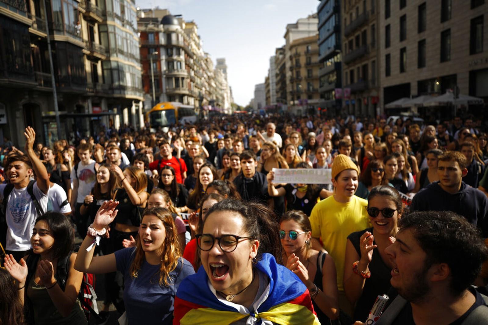Justiça da Espanha condena líderes separatistas da Catalunha