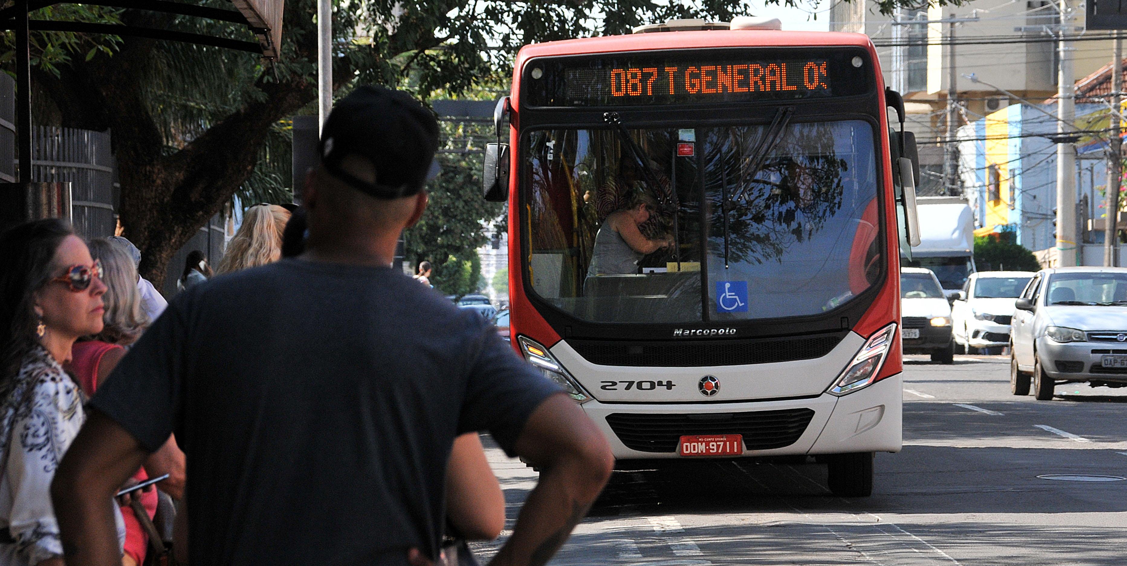 Consórcio quer reunião com prefeito para discutir ônibus com ar-condicionado