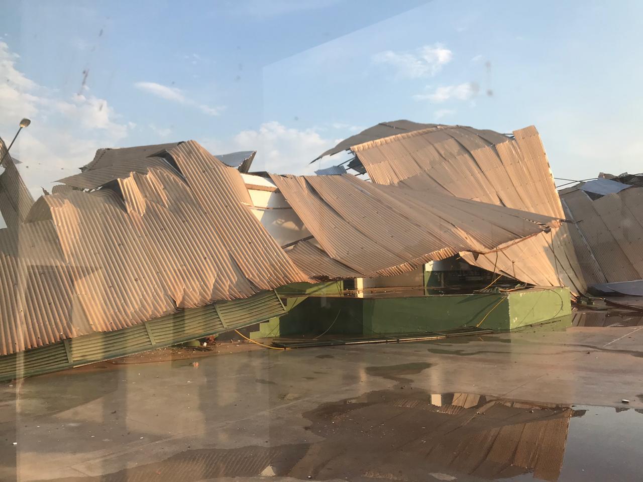 Temporal e chuva de granizo destroem Clube do Laço de Bela Vista