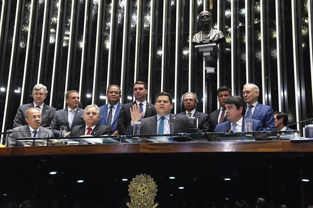 Senado adia a votação de destaques da Previdência