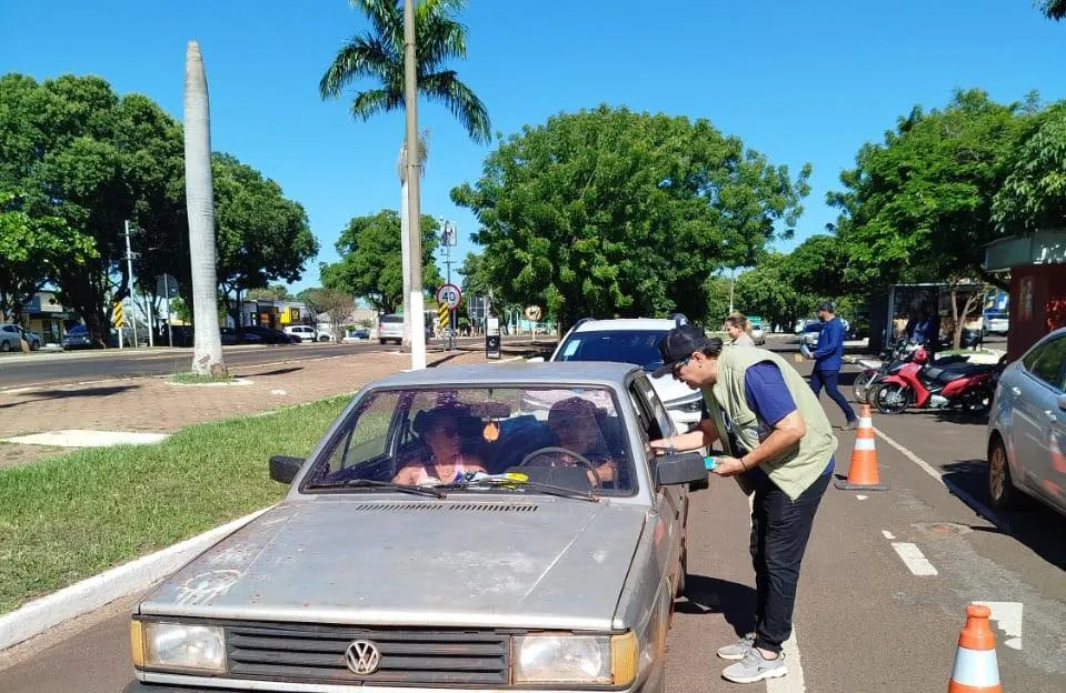 Com uma morte por chikungunya, Jardim leva blitz educativa ao centro da cidade para reforçar prevenção