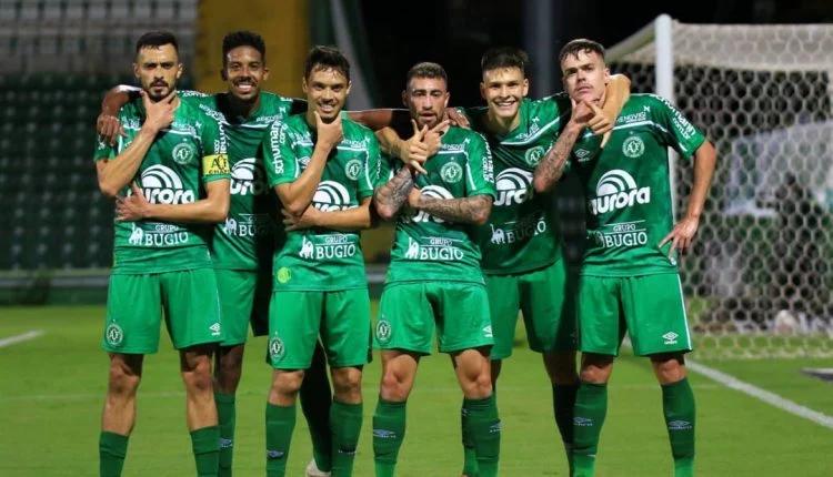 Série B: Chapecoense garante volta à elite do futebol brasileiro