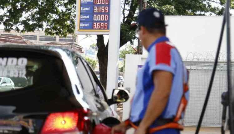 Aumento de Reinaldo no ICMS pode fazer preço da gasolina subir