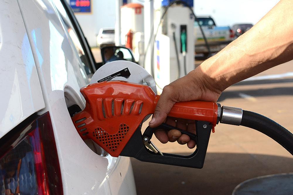 Etanol só deve ficar mais barato nas bombas ano que vem