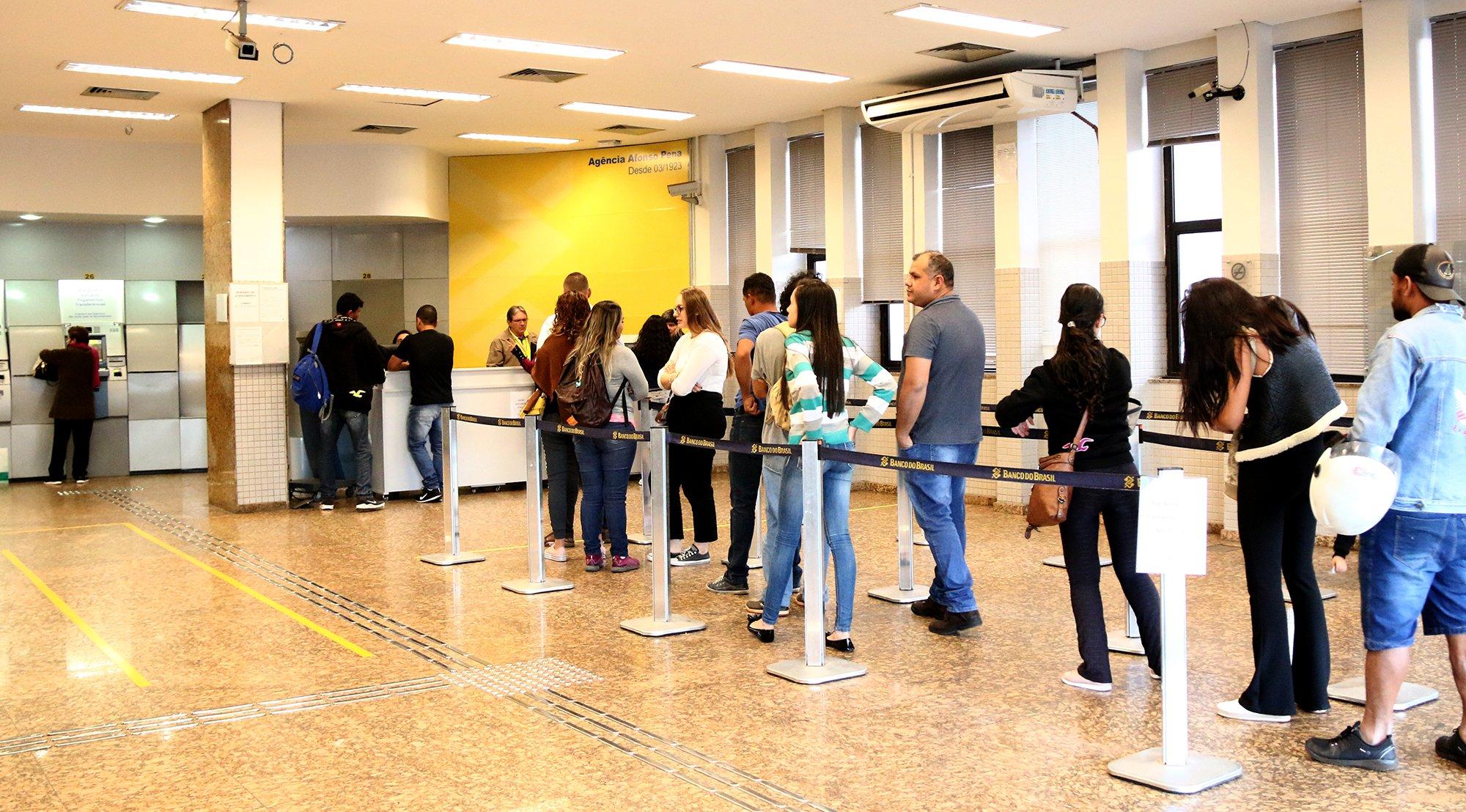 Atenção: Bancos funcionam hoje e fecham dia 31 e 1º de janeiro