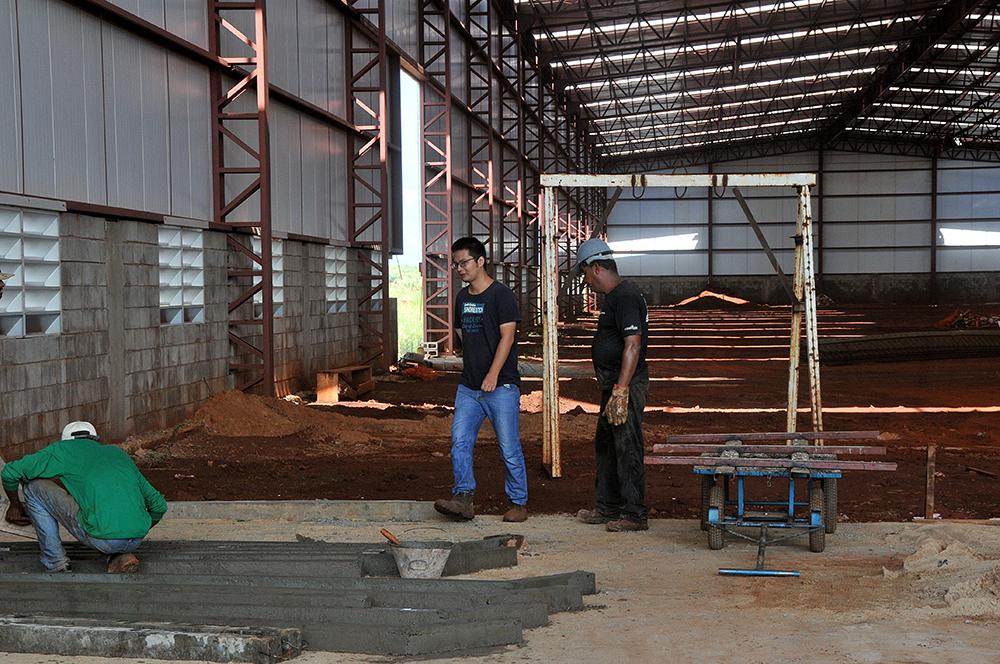 Fábrica chinesa atrasa e só deve ficar pronta em 2019