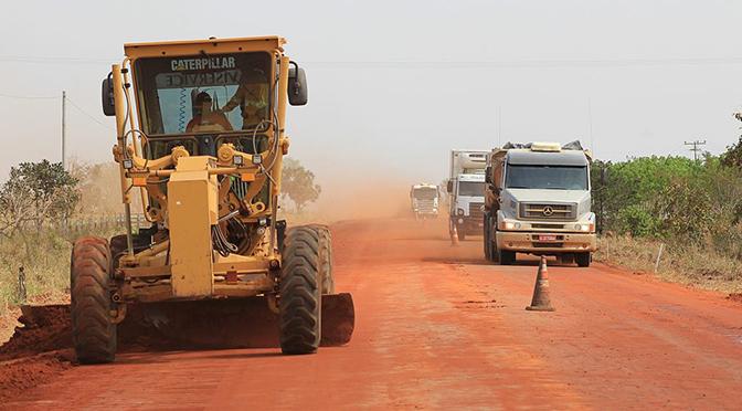Governo do Estado recupera 5 mil km de estradas e garante logística para escoar a safra de soja