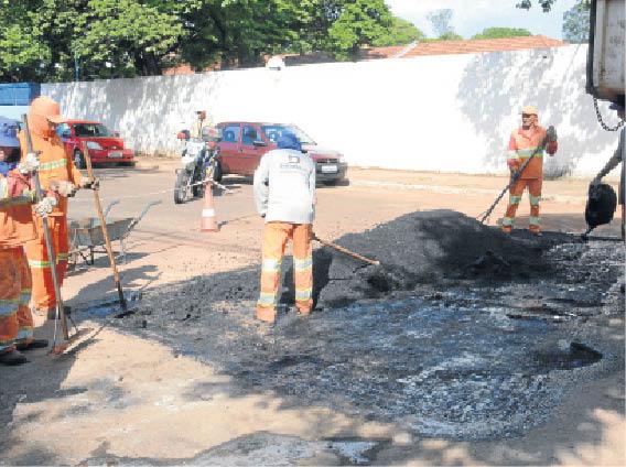 Serviço de tapa-buraco corre risco de ser suspenso