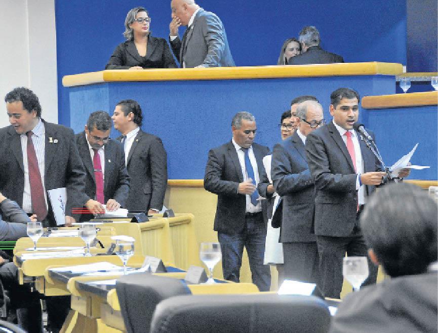 Vereadores gastam R$ 46 mi por ano com salários e verbas