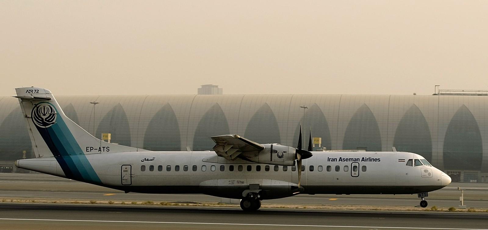 Avião com 65 pessoas a bordo cai no Irã