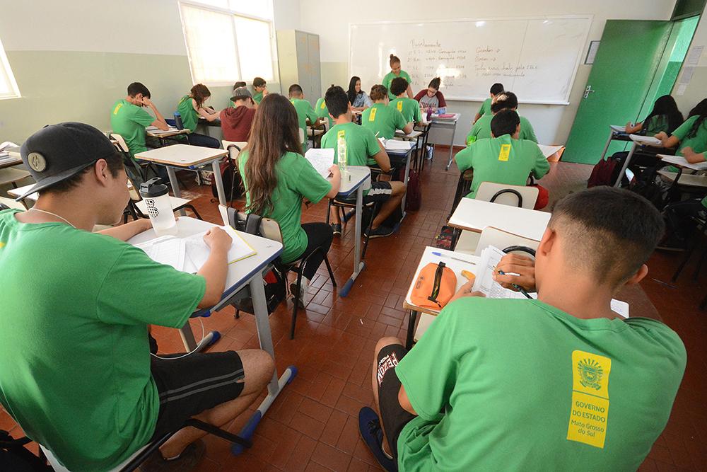 Estado incha rede com professores temporários