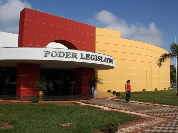 Vereadores de Naviraí gastam R$ 33.425,00 reais de pão e mortadela defumada e água mineral