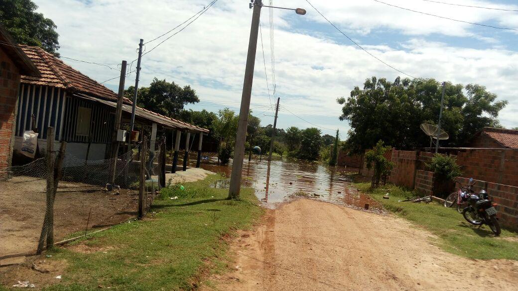 Rio Miranda estaciona em 7,40 metros e tranquiliza autoridades