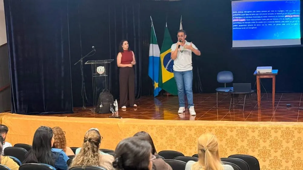 Profissionais da educação recebem formação em Letramento Digital em Jardim
