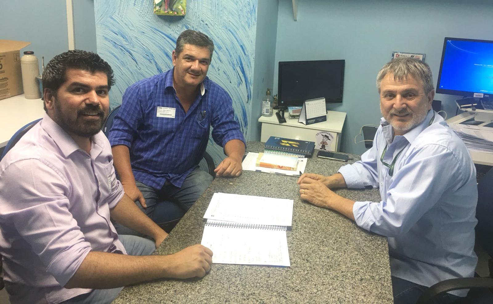 Parlamentares de Jardim entregam camas hospitalares