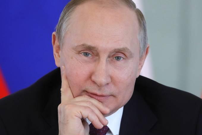 Putin é reeleito com mais de 90% dos votos