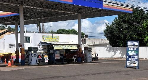 Preço da gasolina recua 5,6% com concorrência e promoções