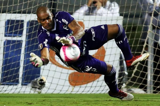 Jailson recebe mensagem de Marcos e dedica vaga ao ídolo